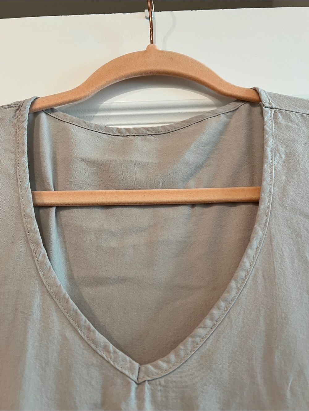 Beginning Boutique Taupe V-Neck Tiered Peplum Tunic Top - Picture 4 of 12